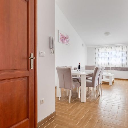 Apartmani Pocrnic Pakoštane Esterno foto