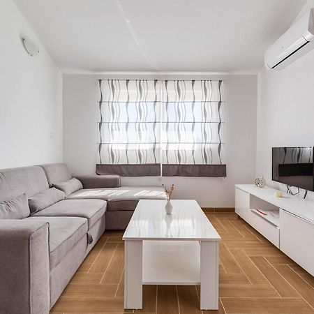 Apartmani Pocrnic Pakoštane Esterno foto
