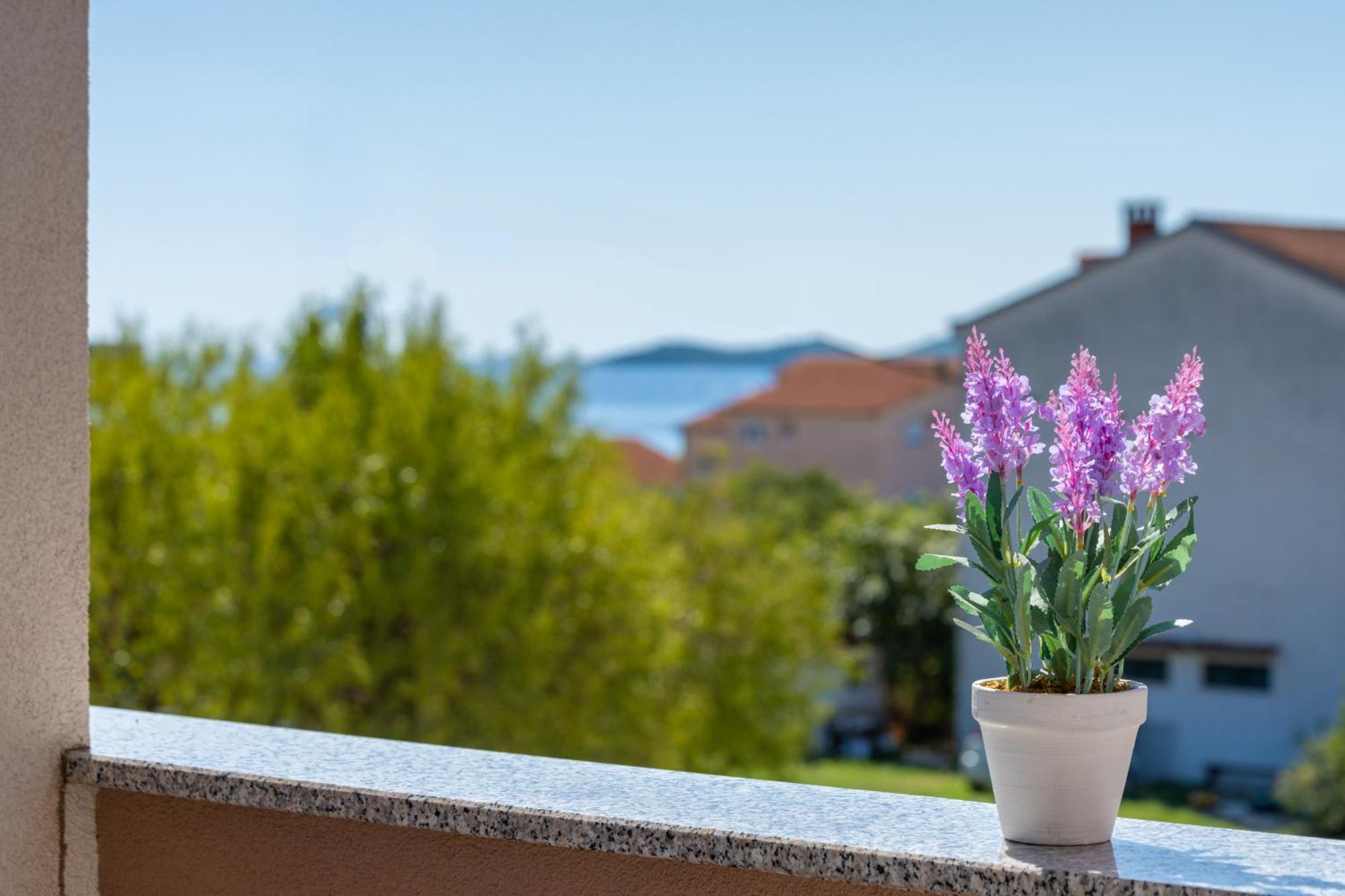 Apartmani Pocrnic Pakoštane Esterno foto