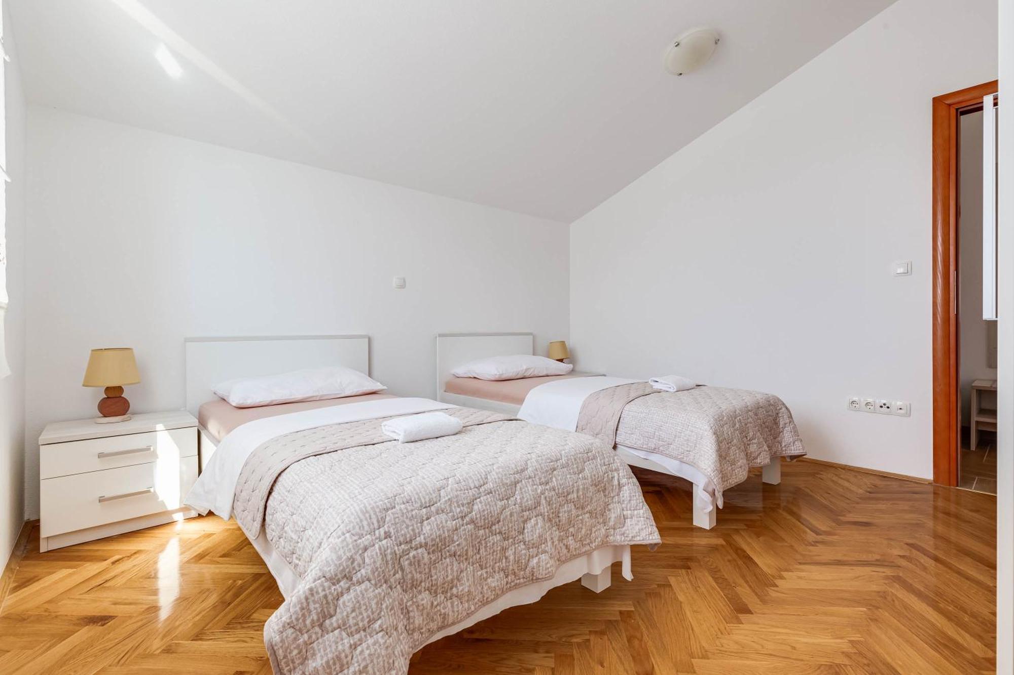 Apartmani Pocrnic Pakoštane Esterno foto
