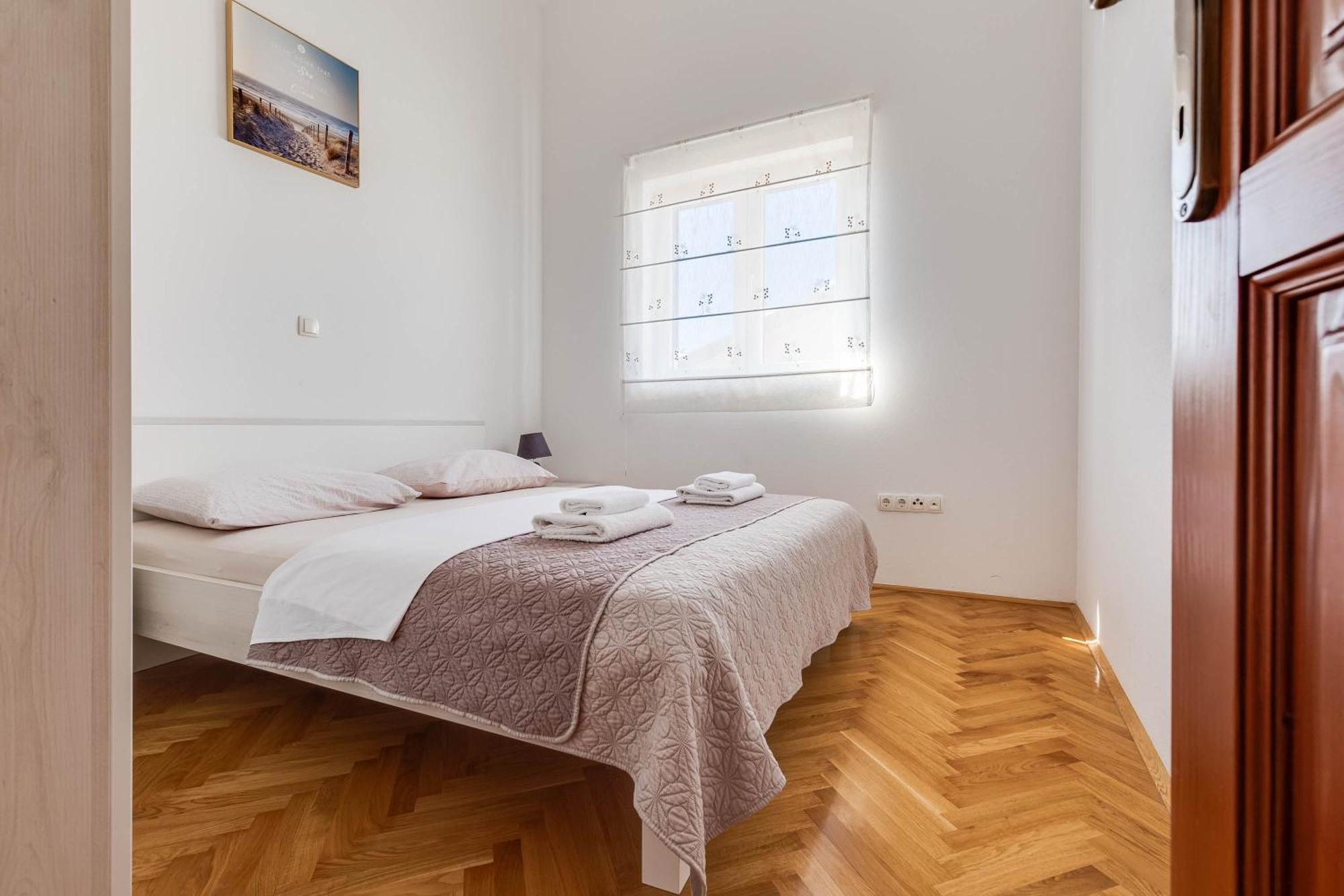 Apartmani Pocrnic Pakoštane Esterno foto