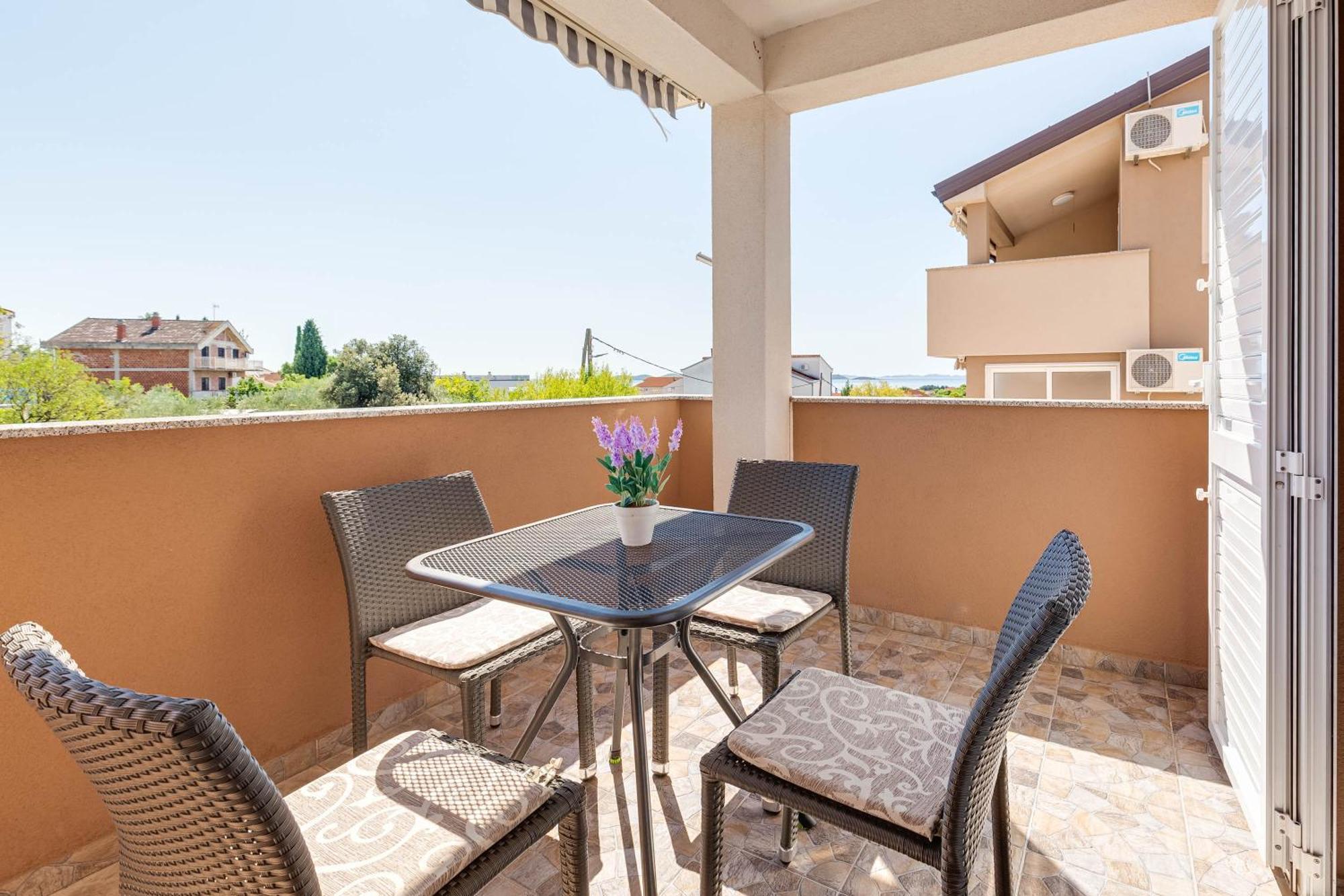 Apartmani Pocrnic Pakoštane Esterno foto